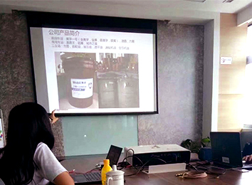 從營(yíng)銷(xiāo)的角度講，網(wǎng)絡(luò)上生產(chǎn)者和消費(fèi)者一對(duì)一的互動(dòng)溝通，使生產(chǎn)者更快地了解消費(fèi)者的要求、愿望及改進(jìn)意見(jiàn)，將工業(yè)時(shí)代大規(guī)模生產(chǎn)、大規(guī)模數(shù)據(jù)營(yíng)銷(xiāo)改進(jìn)為小群體甚至個(gè)體營(yíng)銷(xiāo)，為消費(fèi)者提供了極大的滿(mǎn)足，迎合了現(xiàn)代拓客營(yíng)銷(xiāo)理念